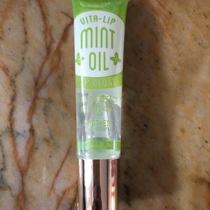 Broadway Vita-Lip in Mint Oil Lip Gloss.